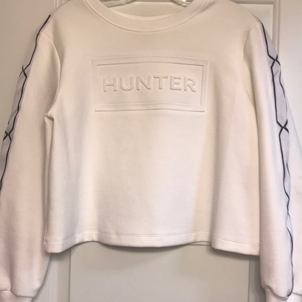 White, cropped, hunter sweatshirt